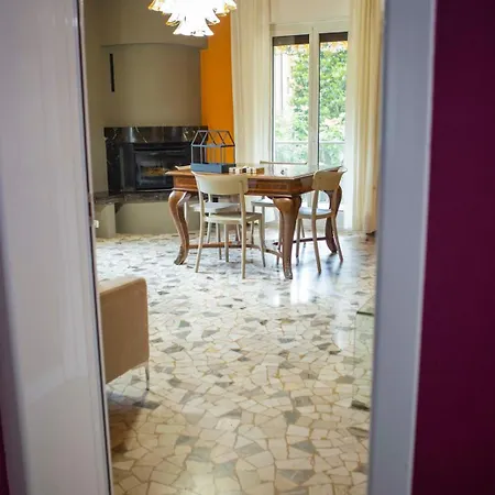 La Casa Di Giulia, Trilocale Con Balcone E Giardino * Брешия