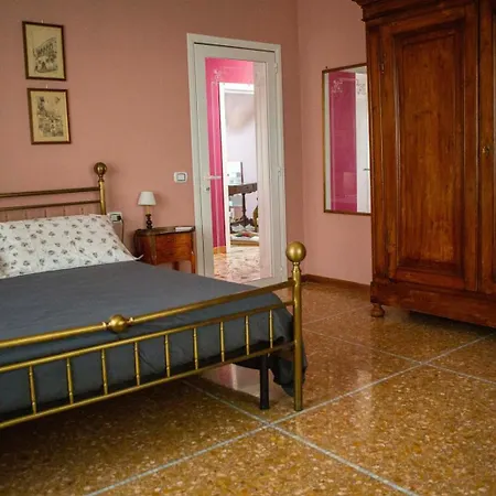 Апартаменты La Casa Di Giulia, Trilocale Con Balcone E Giardino Брешия