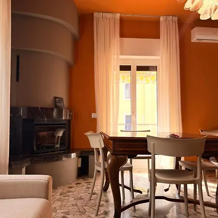 La Casa Di Giulia, Trilocale Con Balcone E Giardino